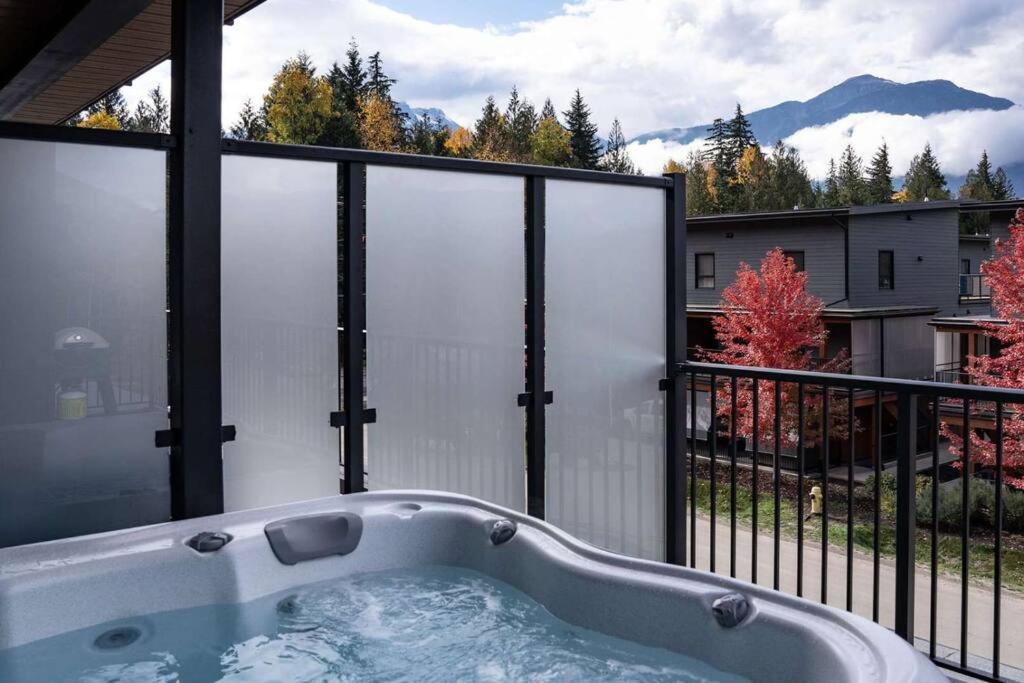 Bluebird Daze By Revelstoke Vacations Lejlighed Eksteriør billede