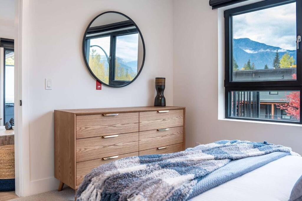Bluebird Daze By Revelstoke Vacations Lejlighed Eksteriør billede